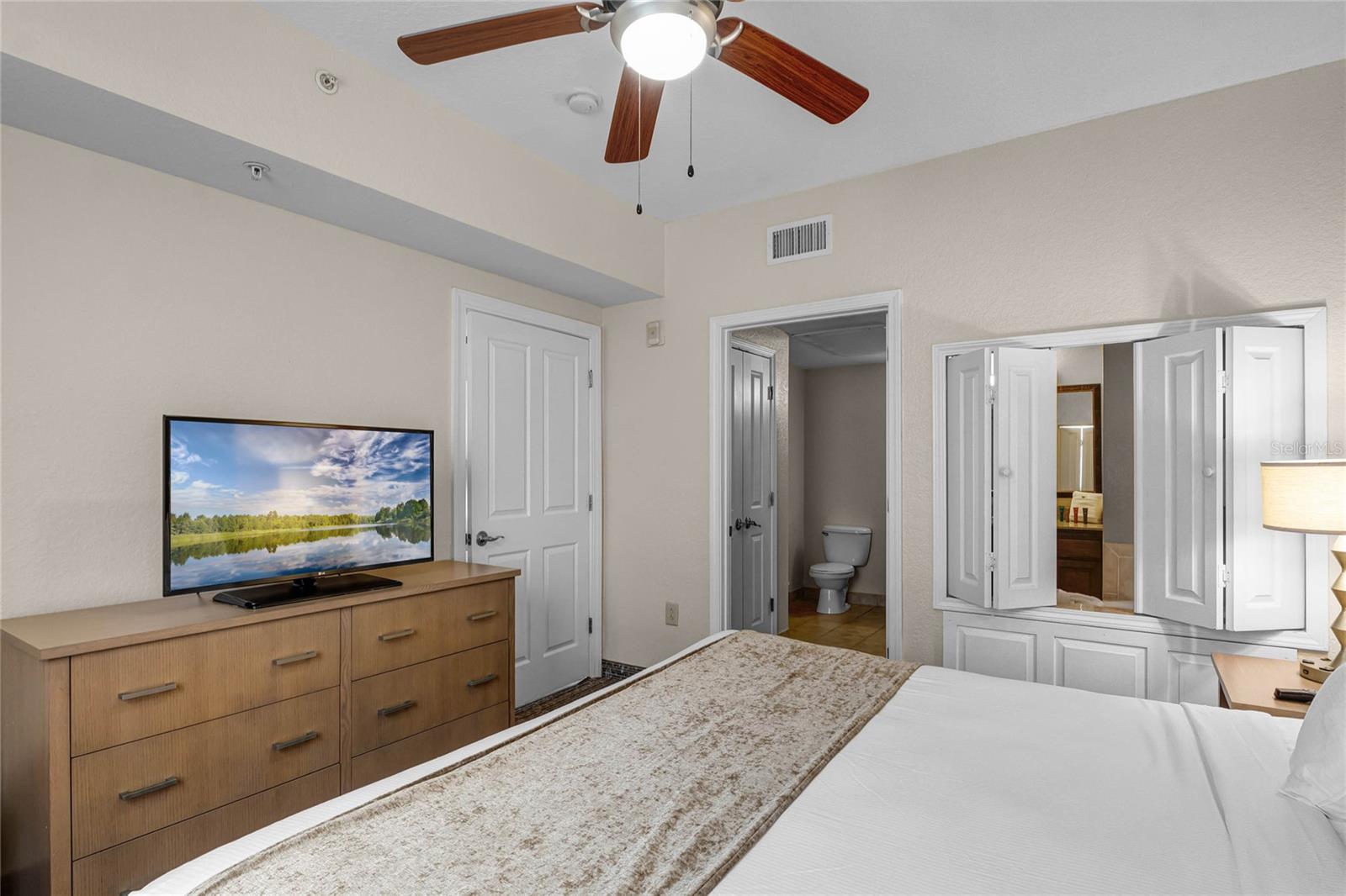 Image 23 of 36 For 12544 Floridays Resort Drive 611b