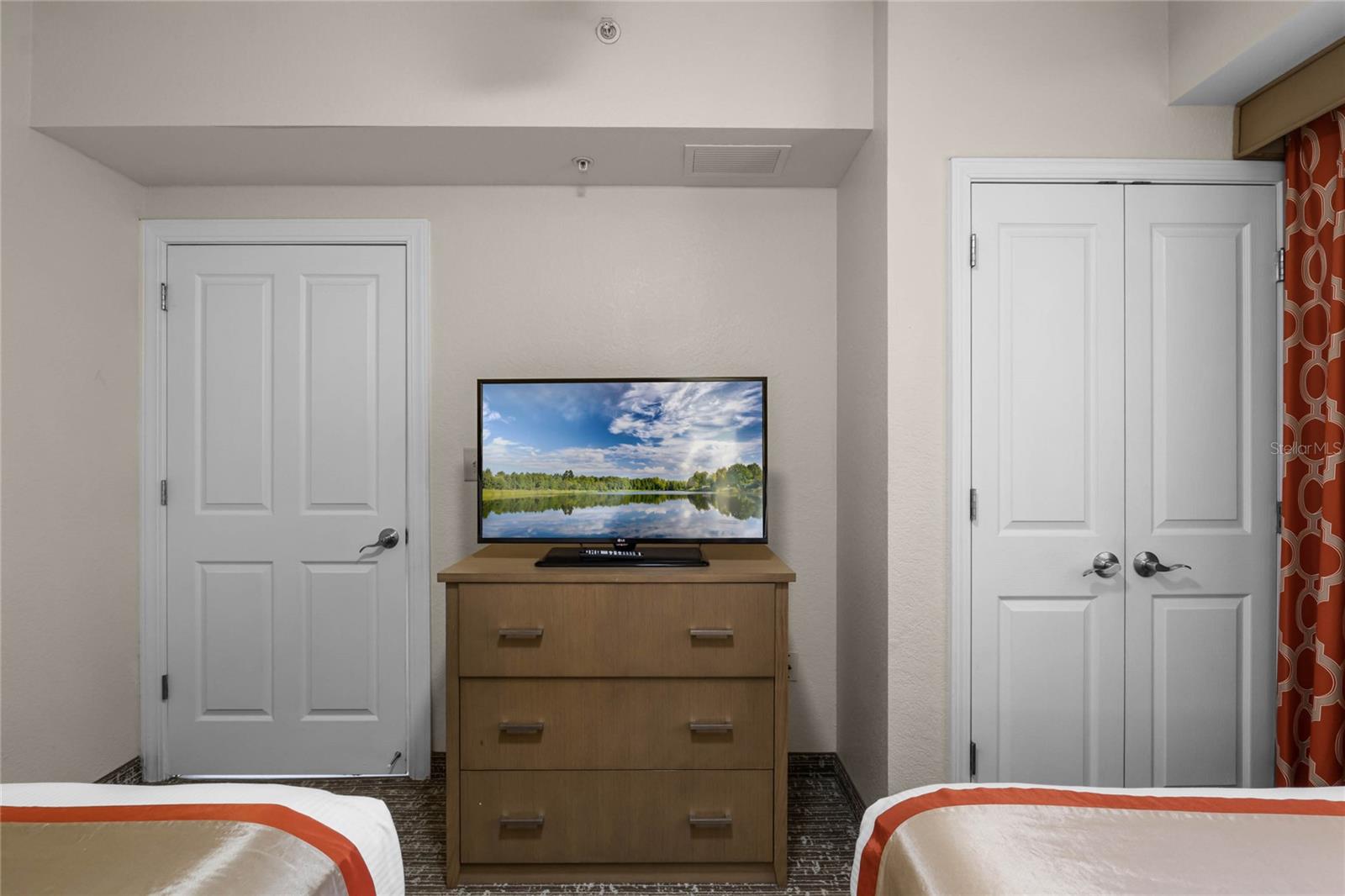 Image 31 of 36 For 12544 Floridays Resort Drive 611b