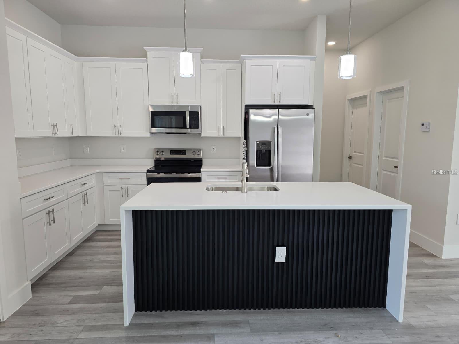 Image 4 of 50 For 18374 Elgin Avenue