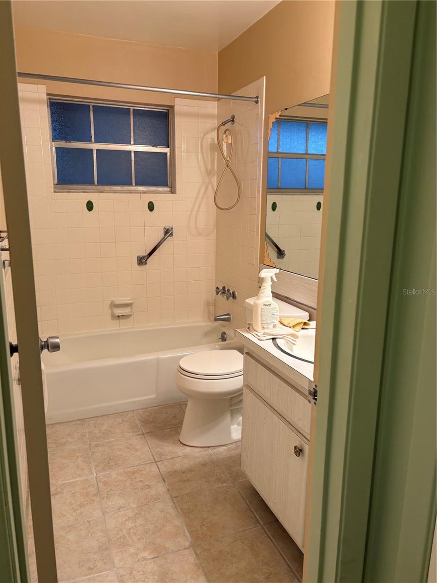 Image 11 of 13 For 5505 Hernandes Drive 210