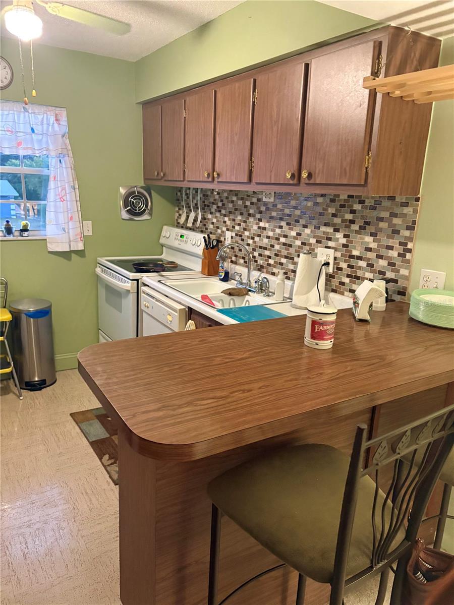 Image 7 of 13 For 5505 Hernandes Drive 210