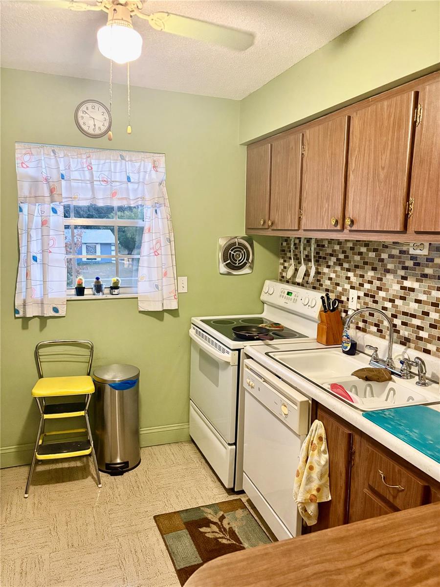 Image 9 of 13 For 5505 Hernandes Drive 210