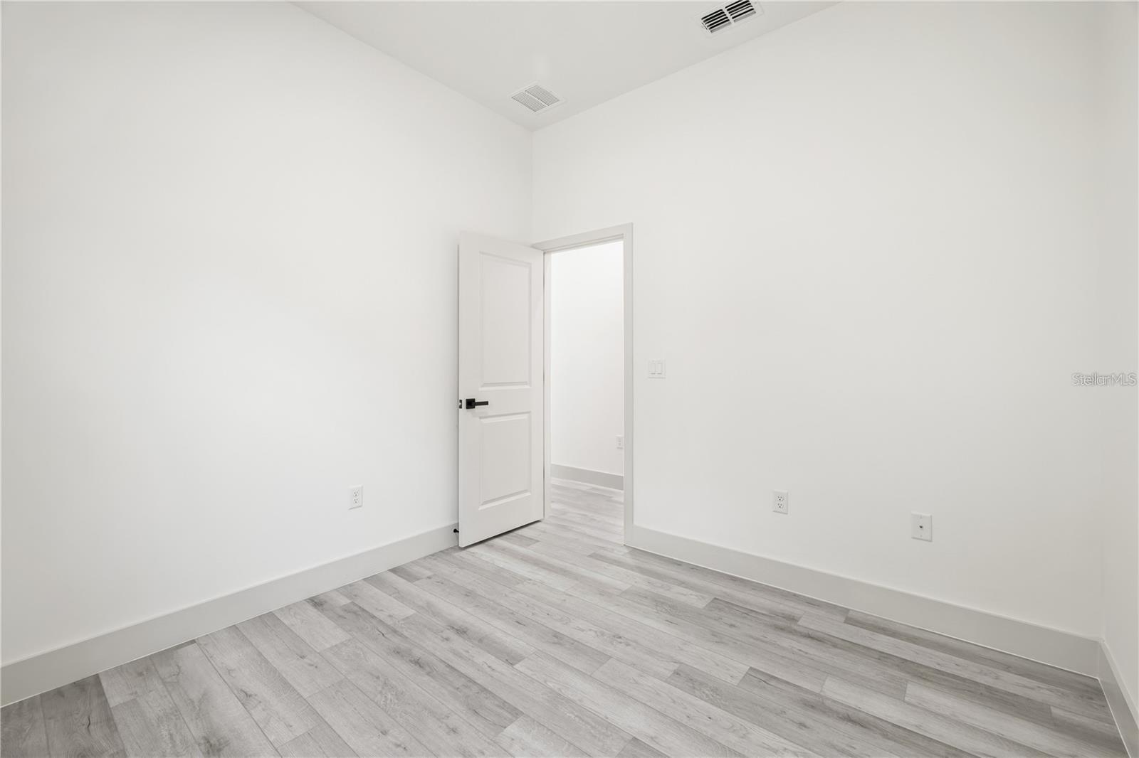 Image 19 of 40 For 15467 Hillsborough Boulevard