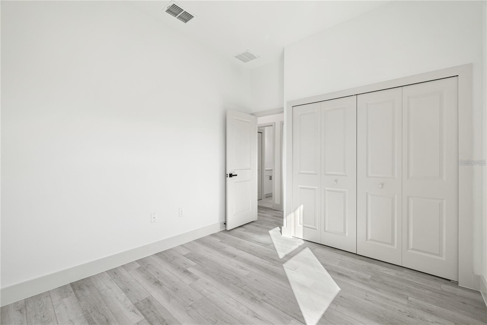 Image 23 of 40 For 15467 Hillsborough Boulevard