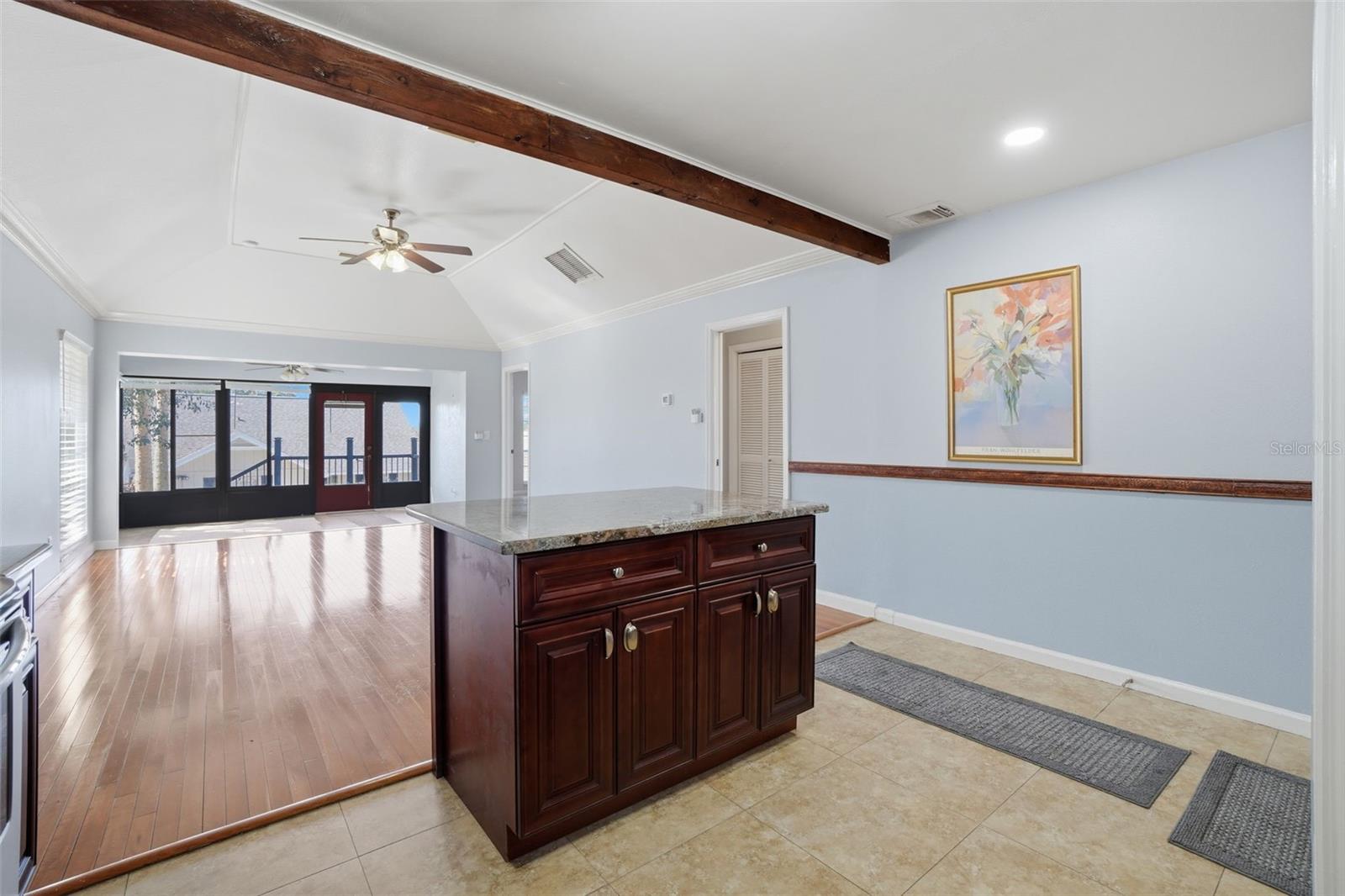 Image 11 of 34 For 1022 Villa Lane 11