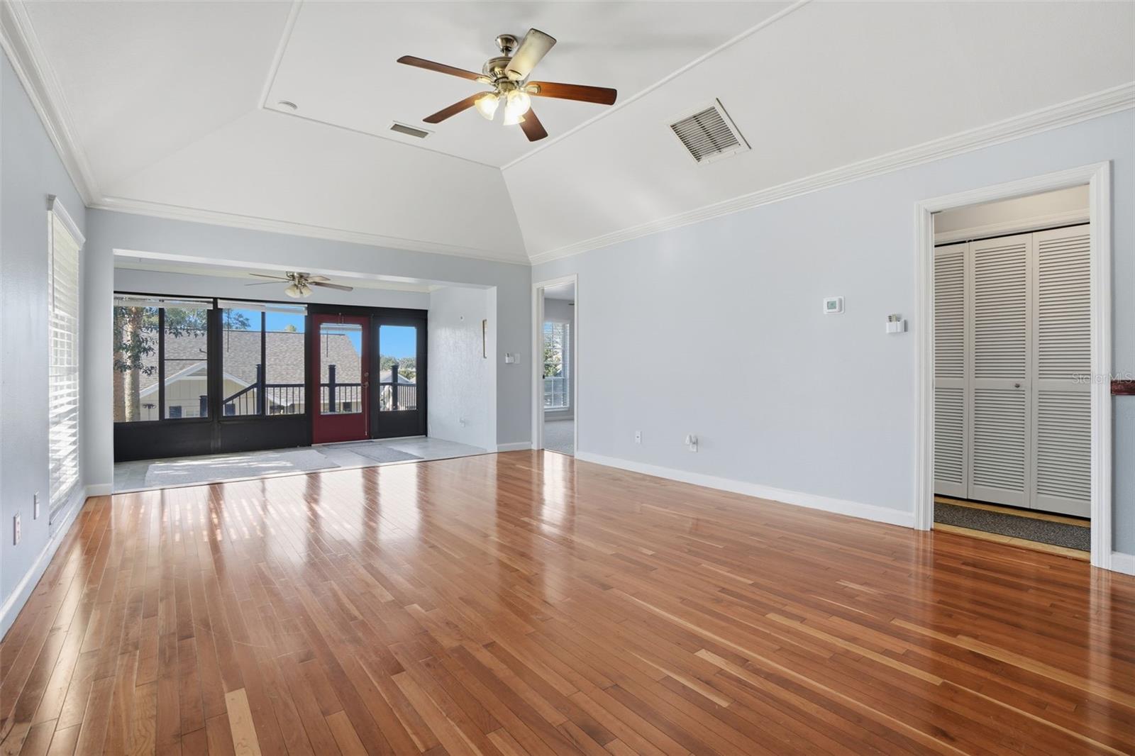 Image 5 of 34 For 1022 Villa Lane 11