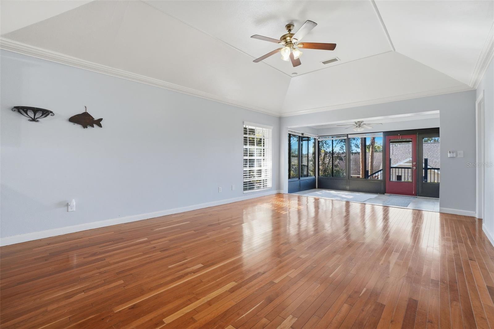 Image 7 of 34 For 1022 Villa Lane 11