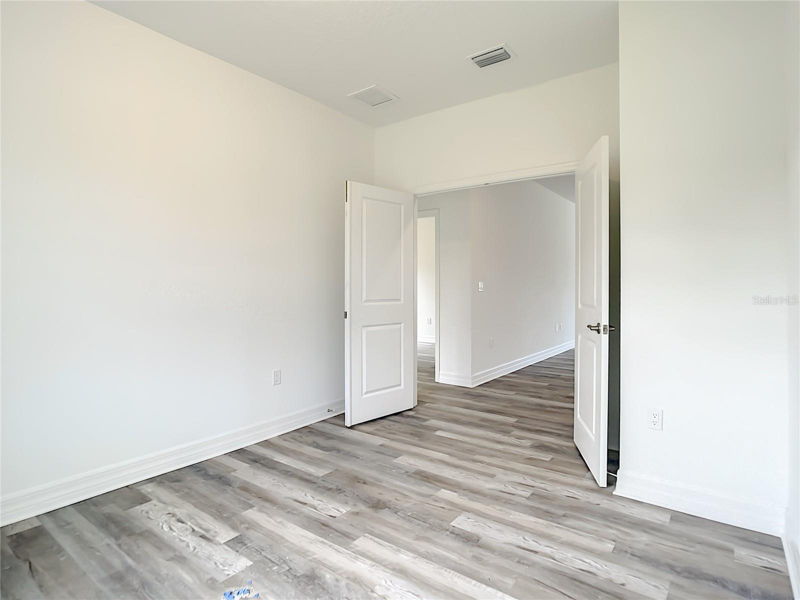 Listing photo id 17 for 2109 Nordendale Boulevard