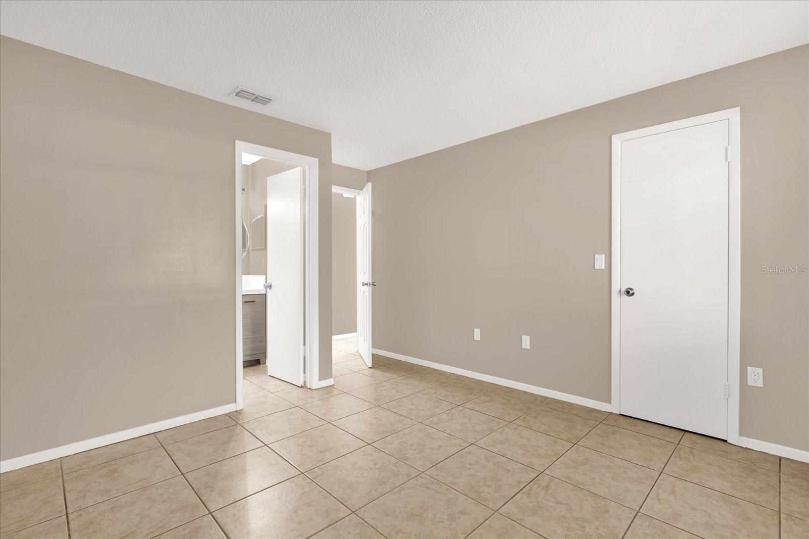 Image 17 of 37 For 9903 River Crest Court