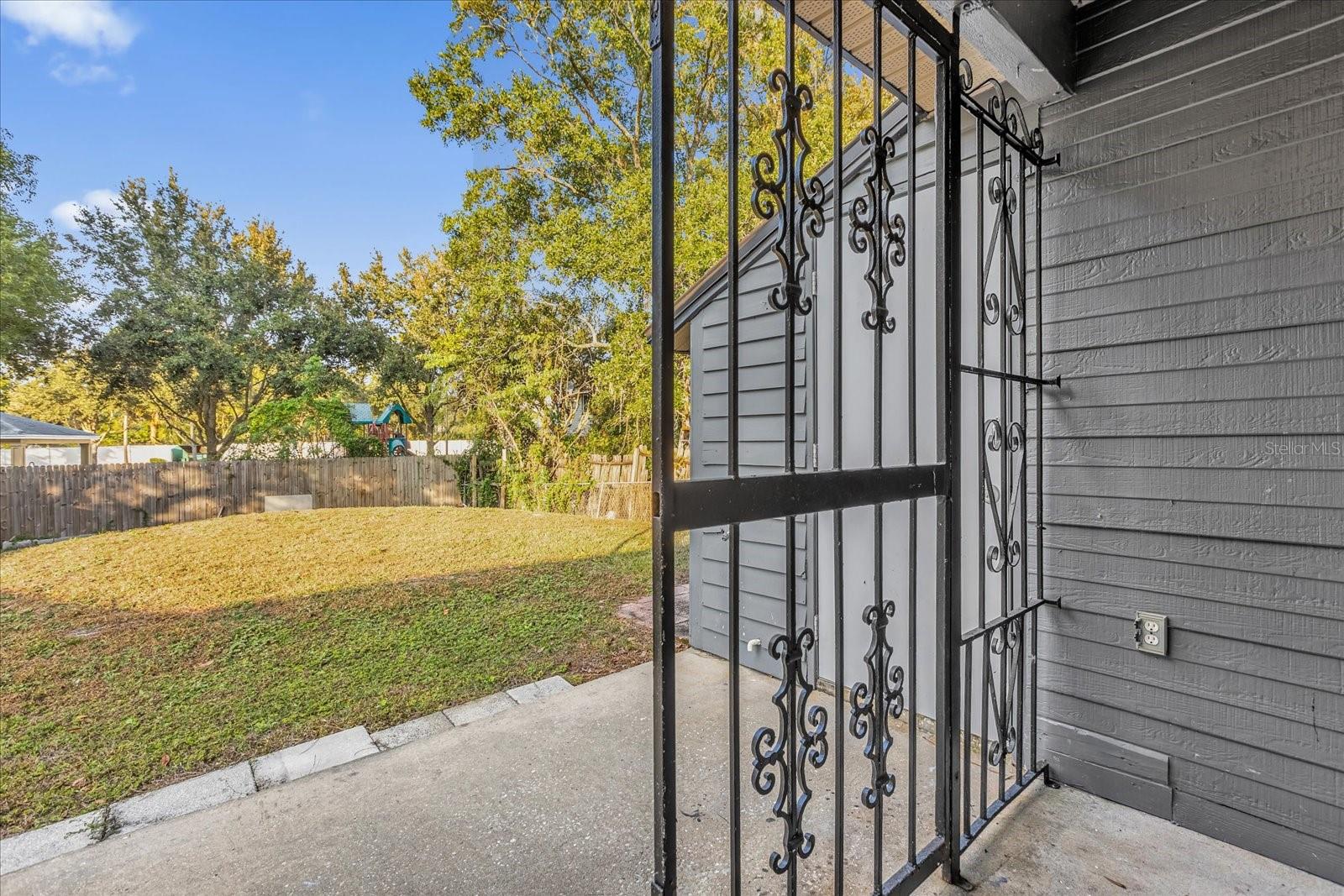 Image 20 of 37 For 9903 River Crest Court