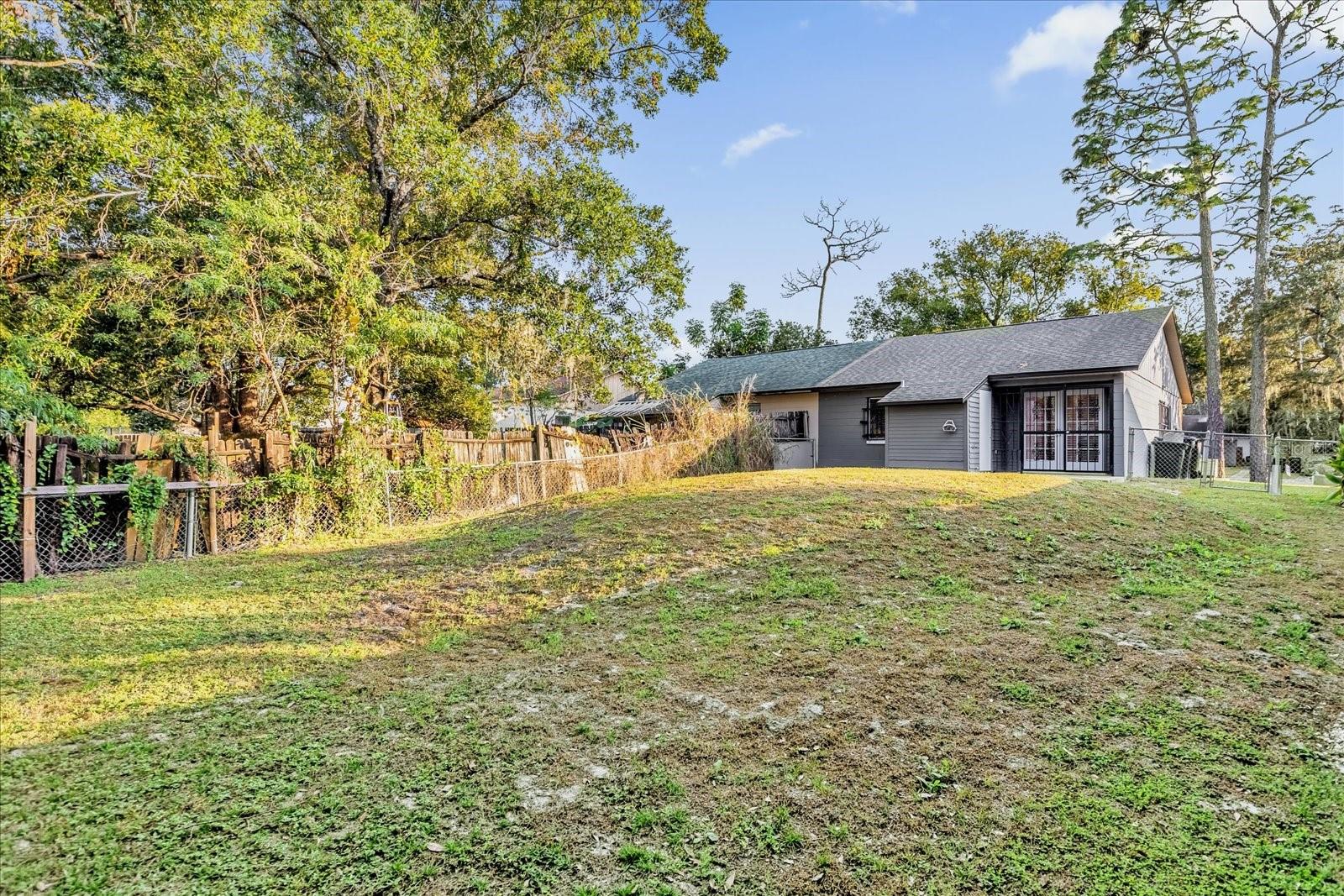 Image 26 of 37 For 9903 River Crest Court