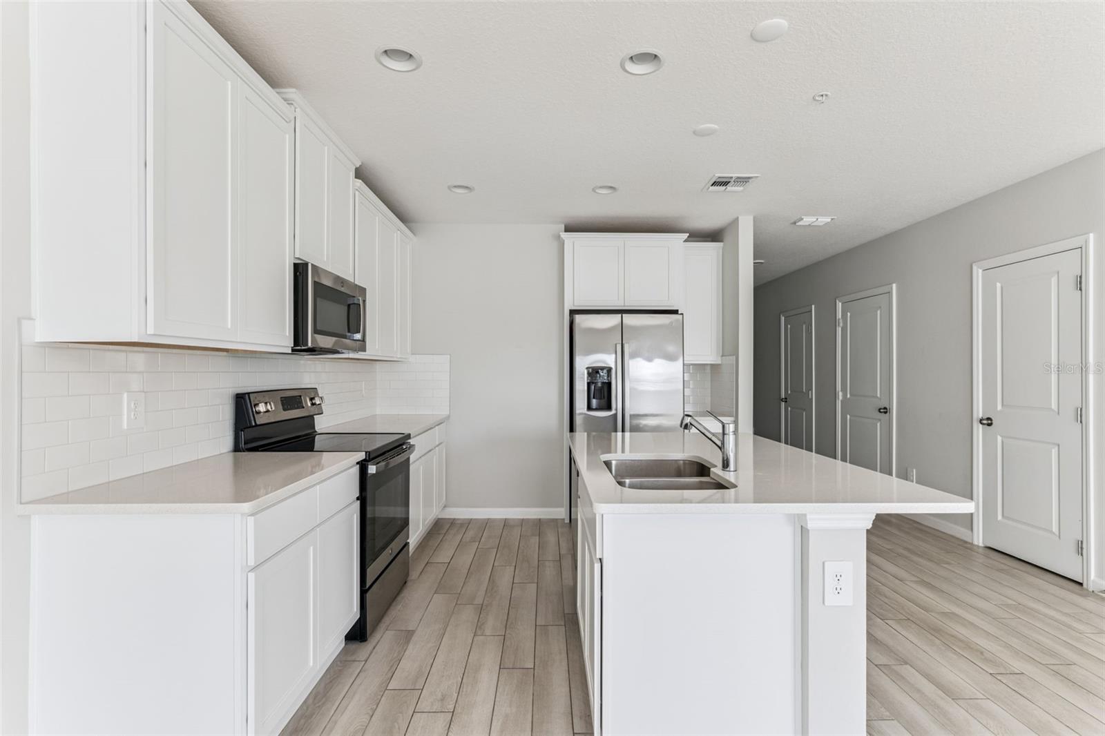 Image 8 of 20 For 141 Cape Honeysuckle Place