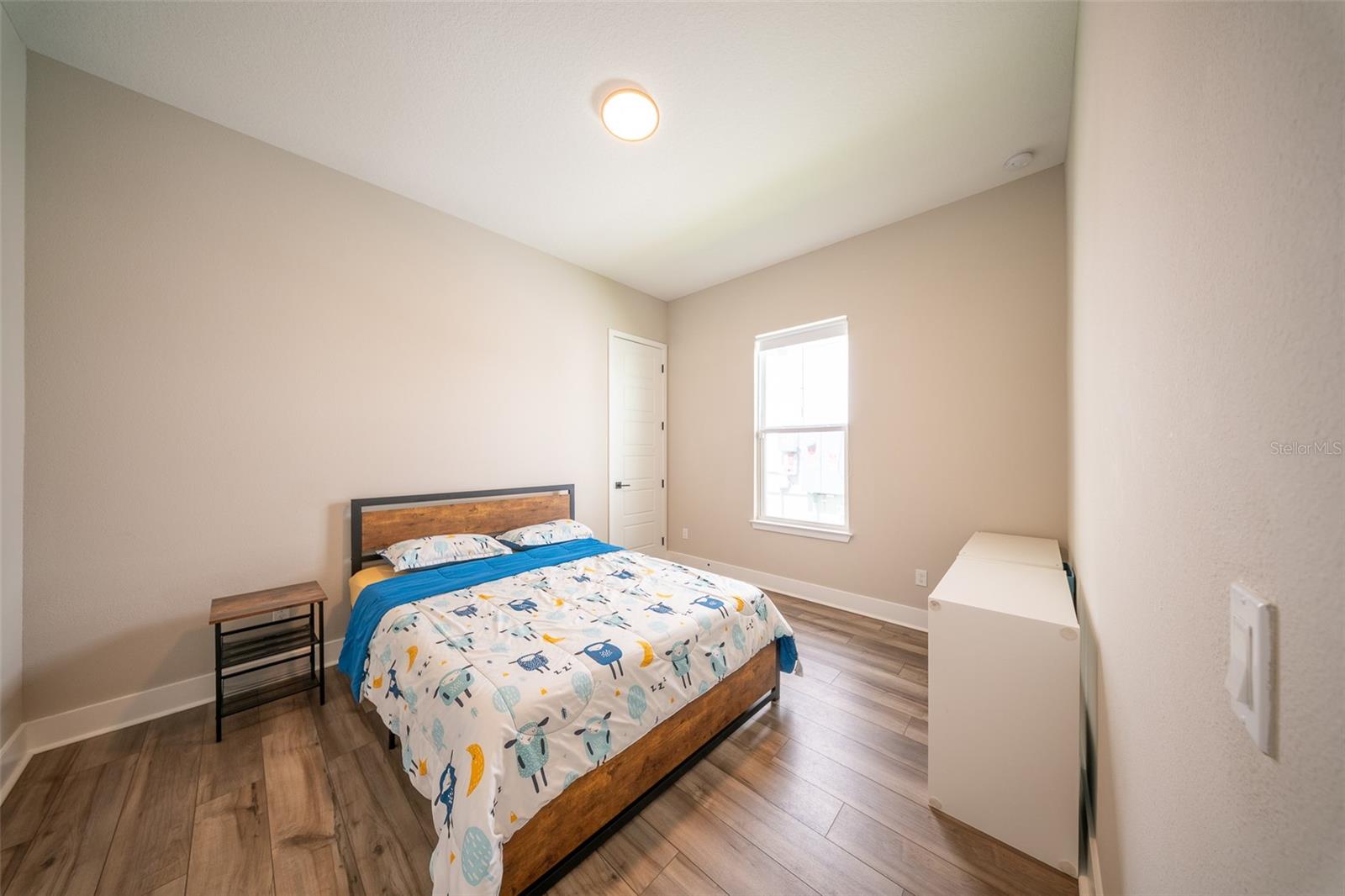 Listing photo id 18 for 16055 Silver Brook Way