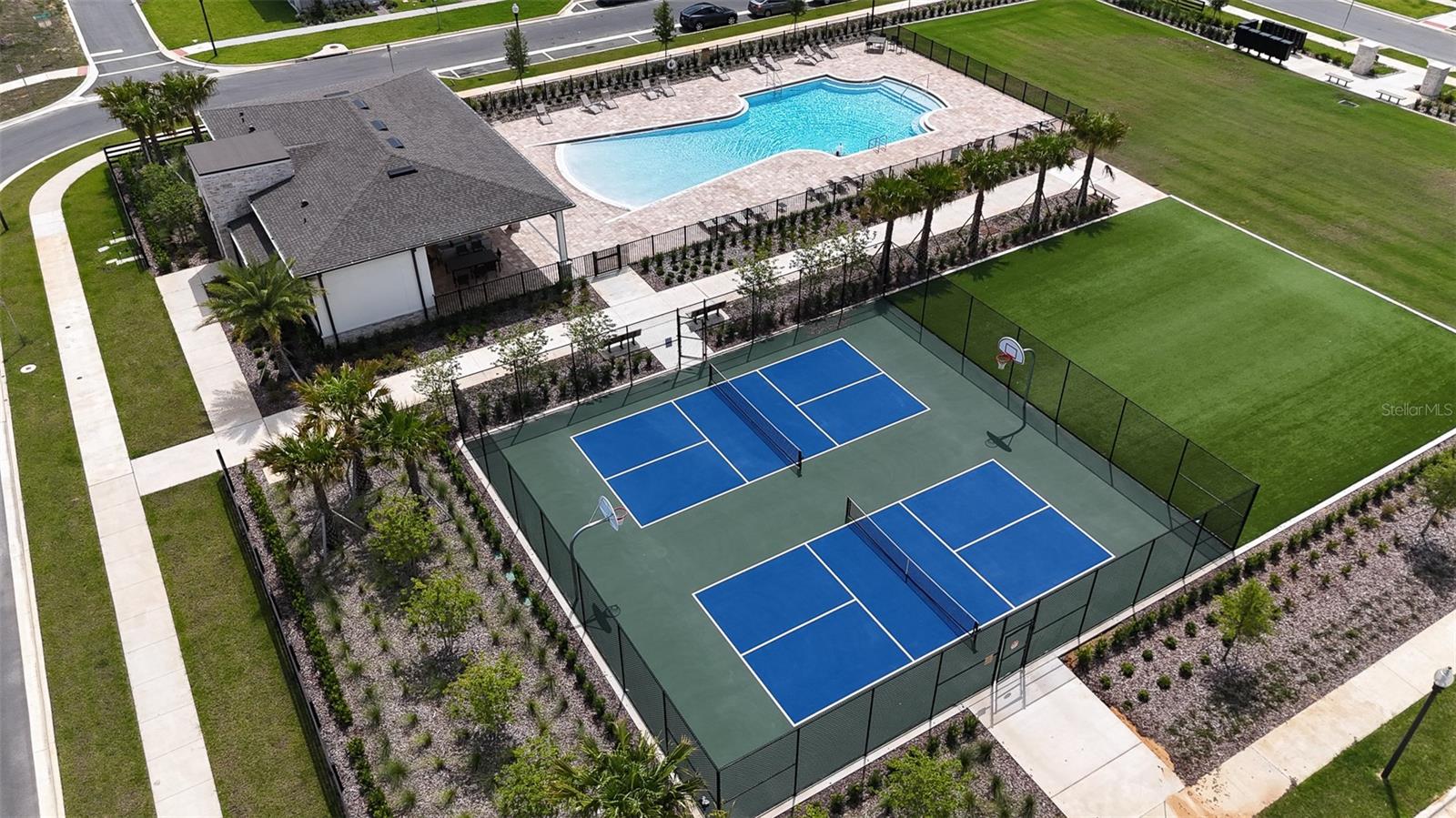 Listing photo id 25 for 16055 Silver Brook Way