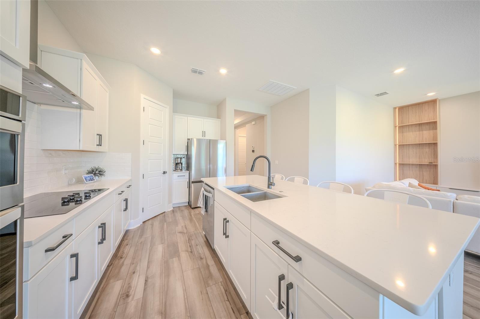 Listing photo id 6 for 16055 Silver Brook Way