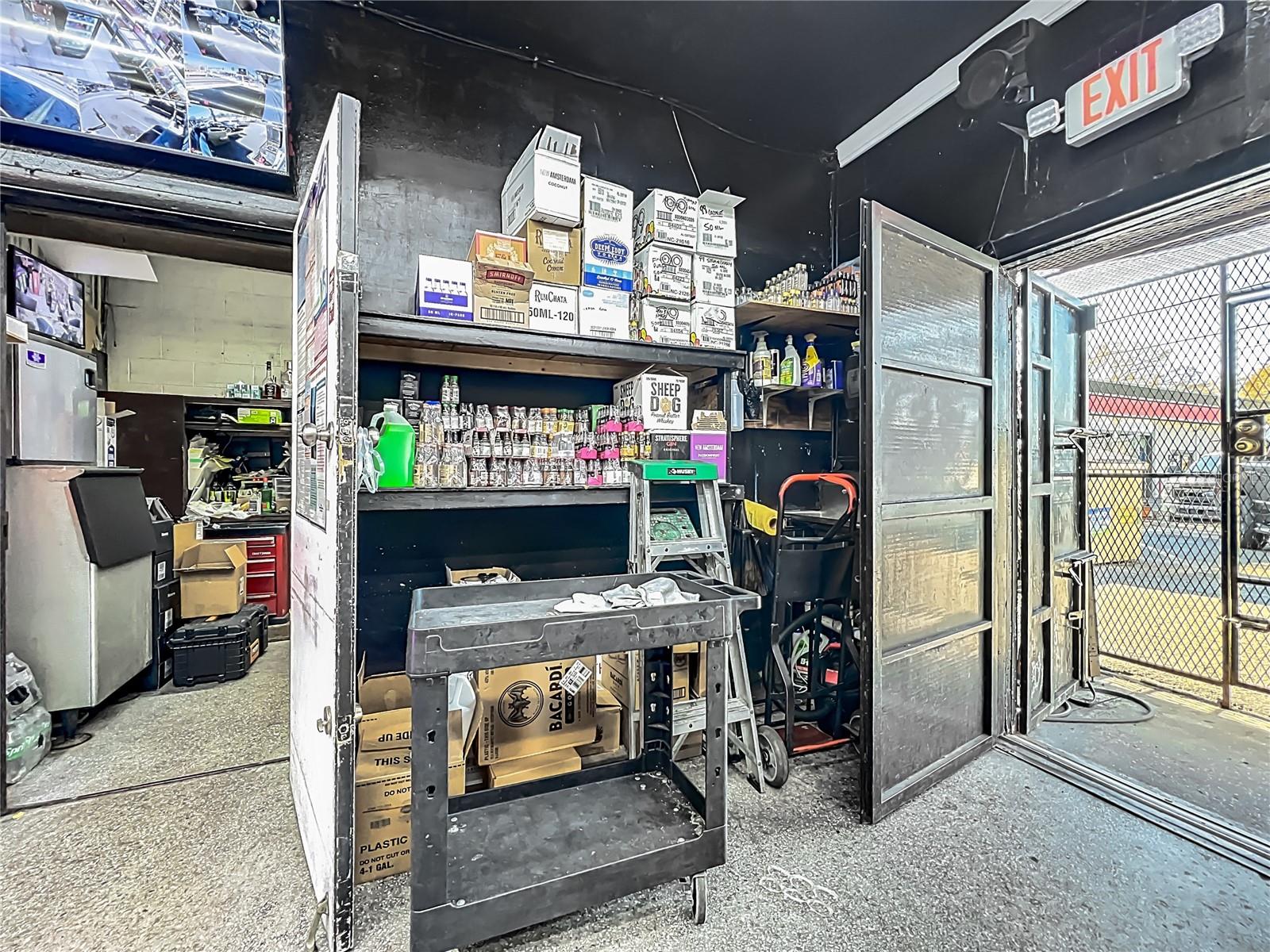 Image 29 of 43 For 4898 Edgewater Drive