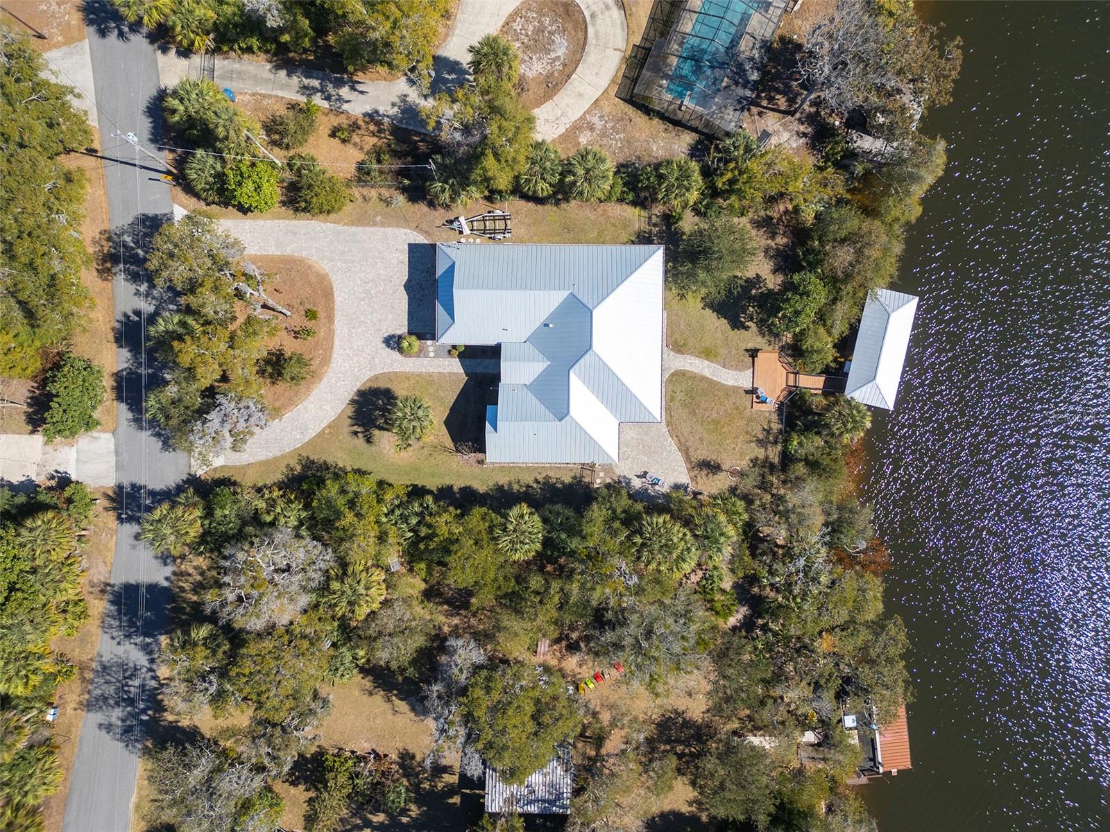 Image 11 of 49 For 825 Hewitt Drive