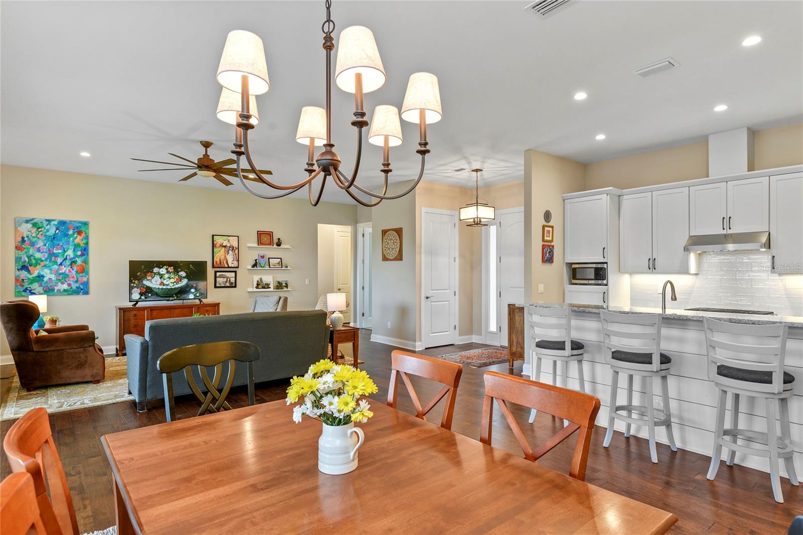 Image 16 of 49 For 825 Hewitt Drive