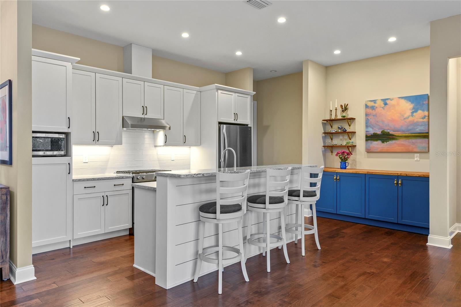 Image 19 of 49 For 825 Hewitt Drive