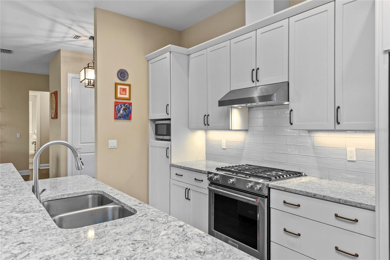 Image 20 of 49 For 825 Hewitt Drive