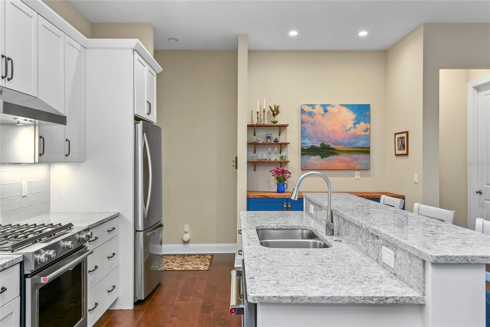 Image 21 of 49 For 825 Hewitt Drive