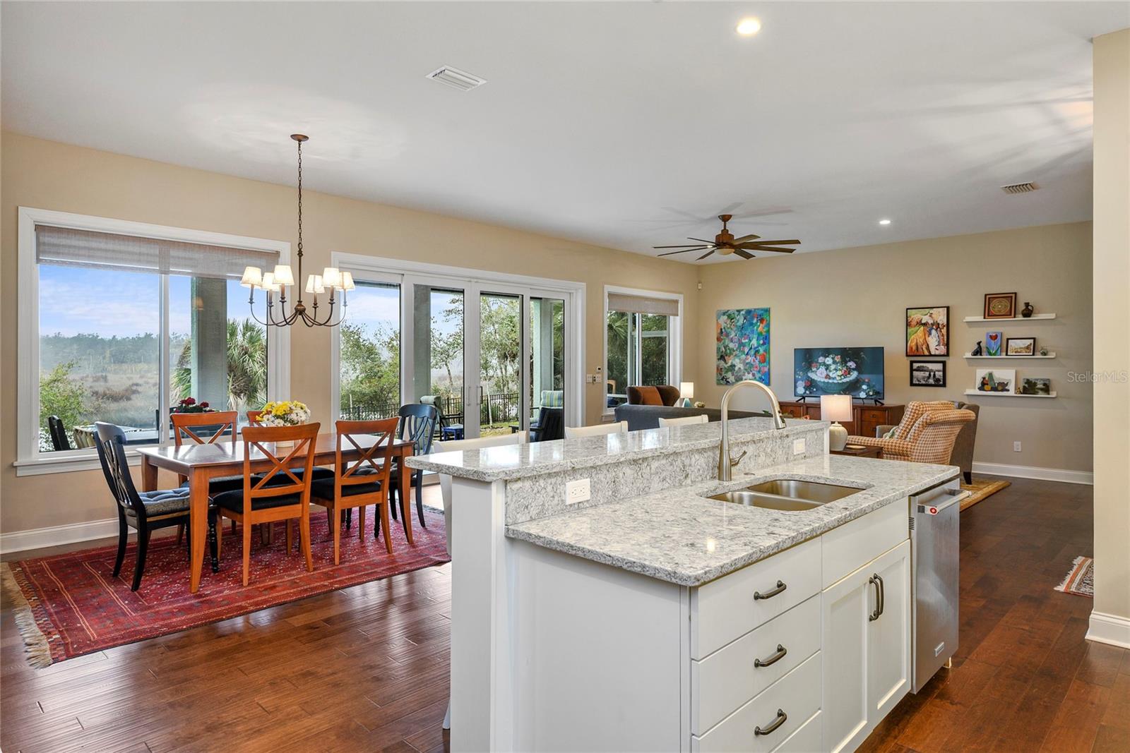 Image 22 of 49 For 825 Hewitt Drive