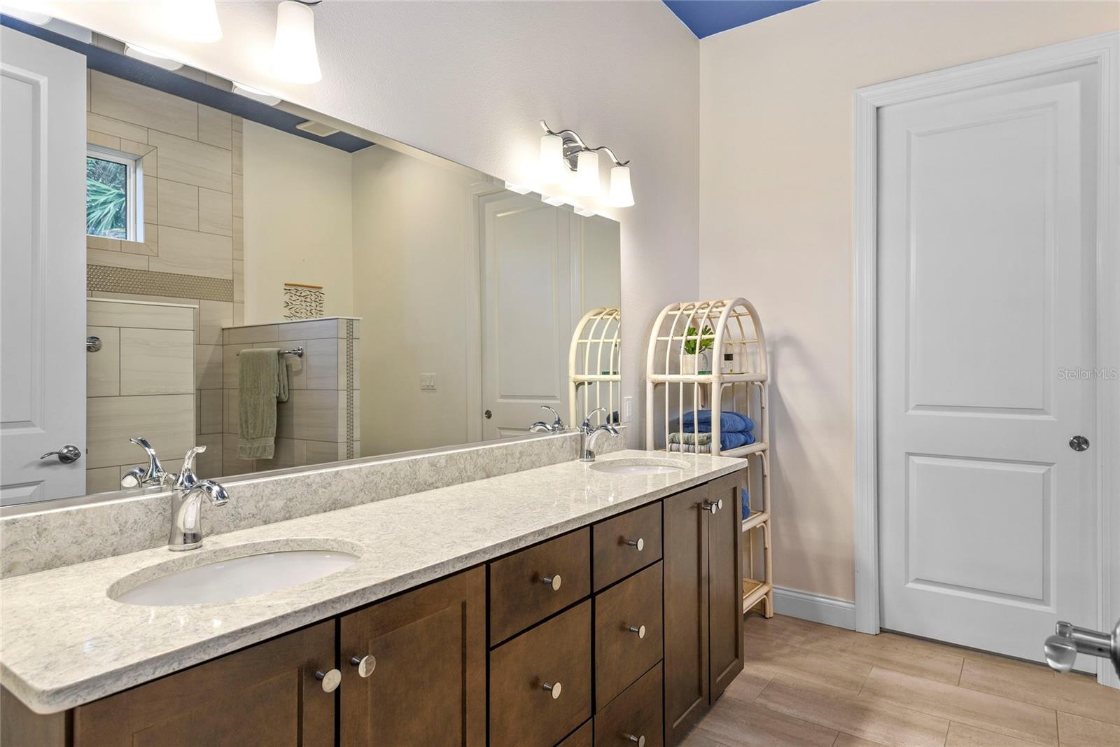 Image 31 of 49 For 825 Hewitt Drive