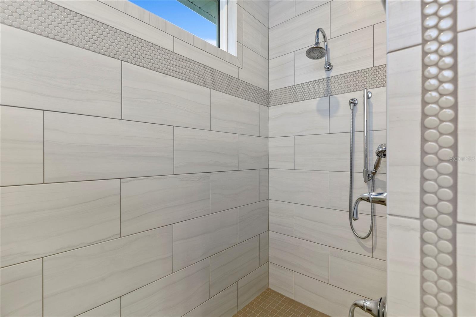 Image 33 of 49 For 825 Hewitt Drive