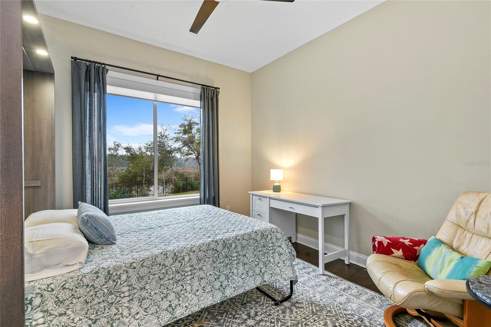 Image 36 of 49 For 825 Hewitt Drive