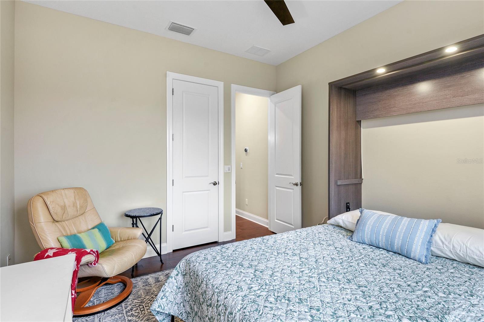 Image 37 of 49 For 825 Hewitt Drive