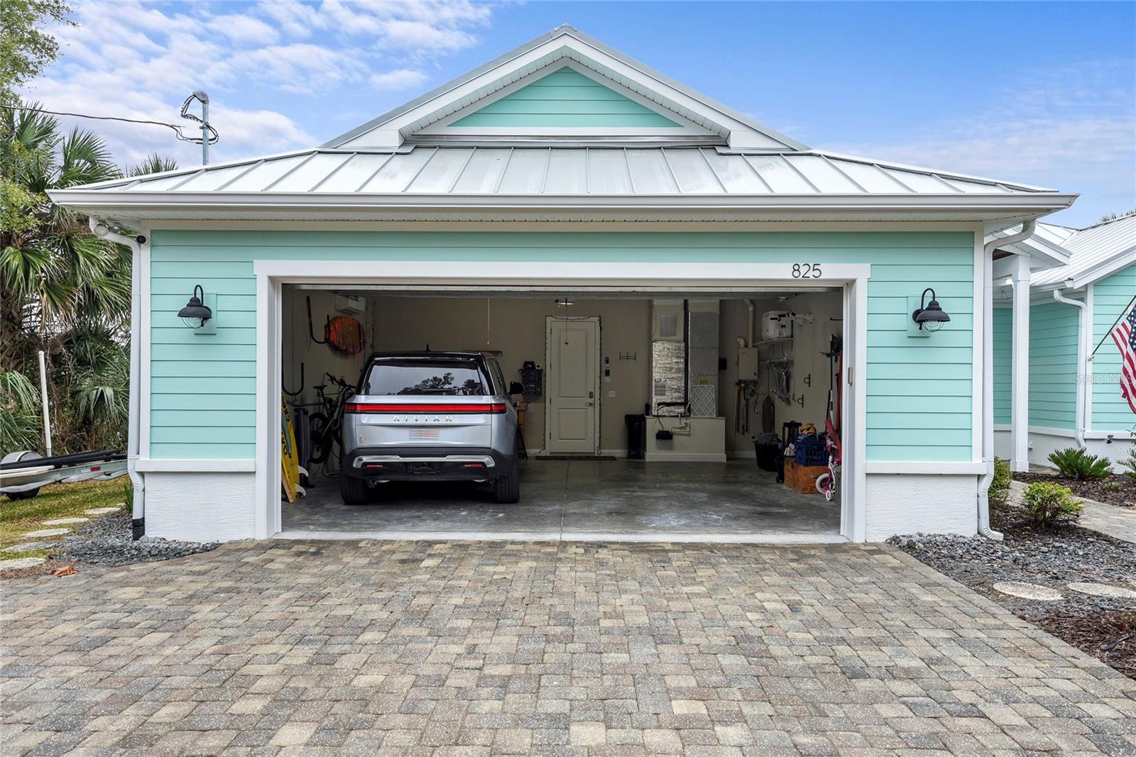 Image 4 of 49 For 825 Hewitt Drive