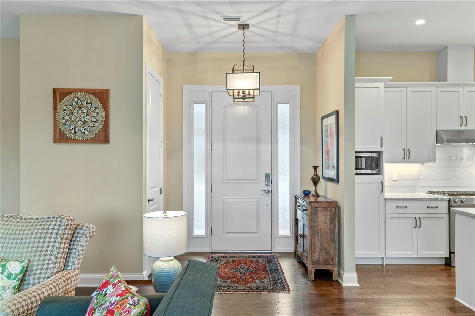 Image 6 of 49 For 825 Hewitt Drive