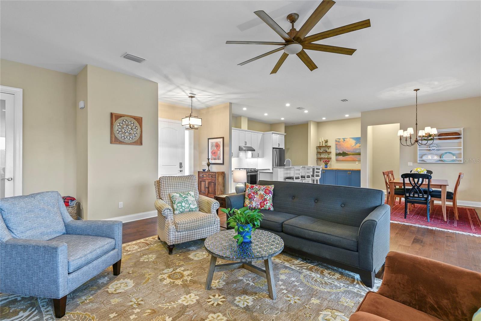 Image 9 of 49 For 825 Hewitt Drive