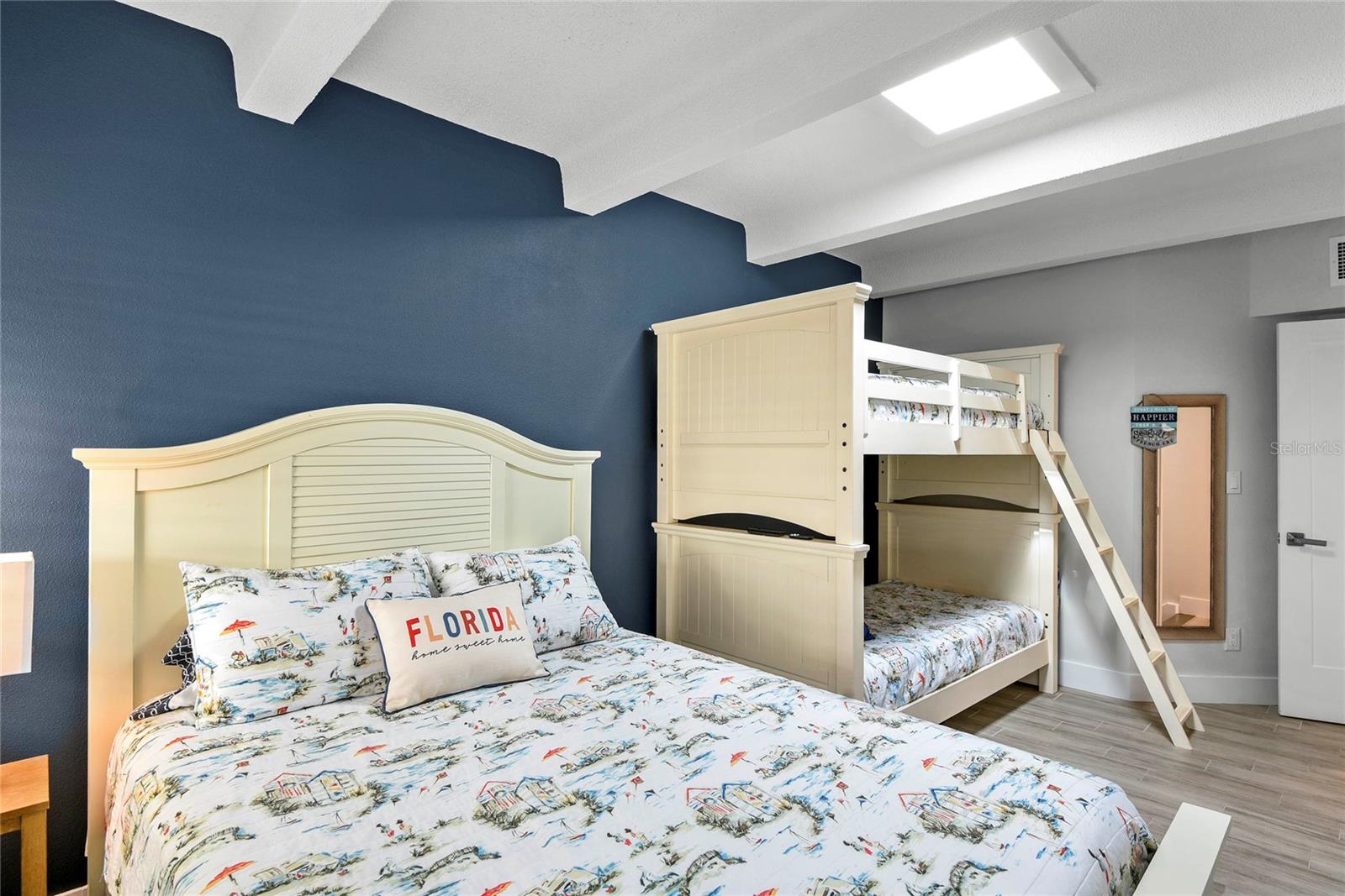 Image 27 of 34 For 4841 Saxon Drive B-216