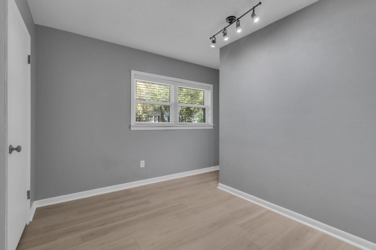 Image 16 of 29 For 515 Altaloma Avenue