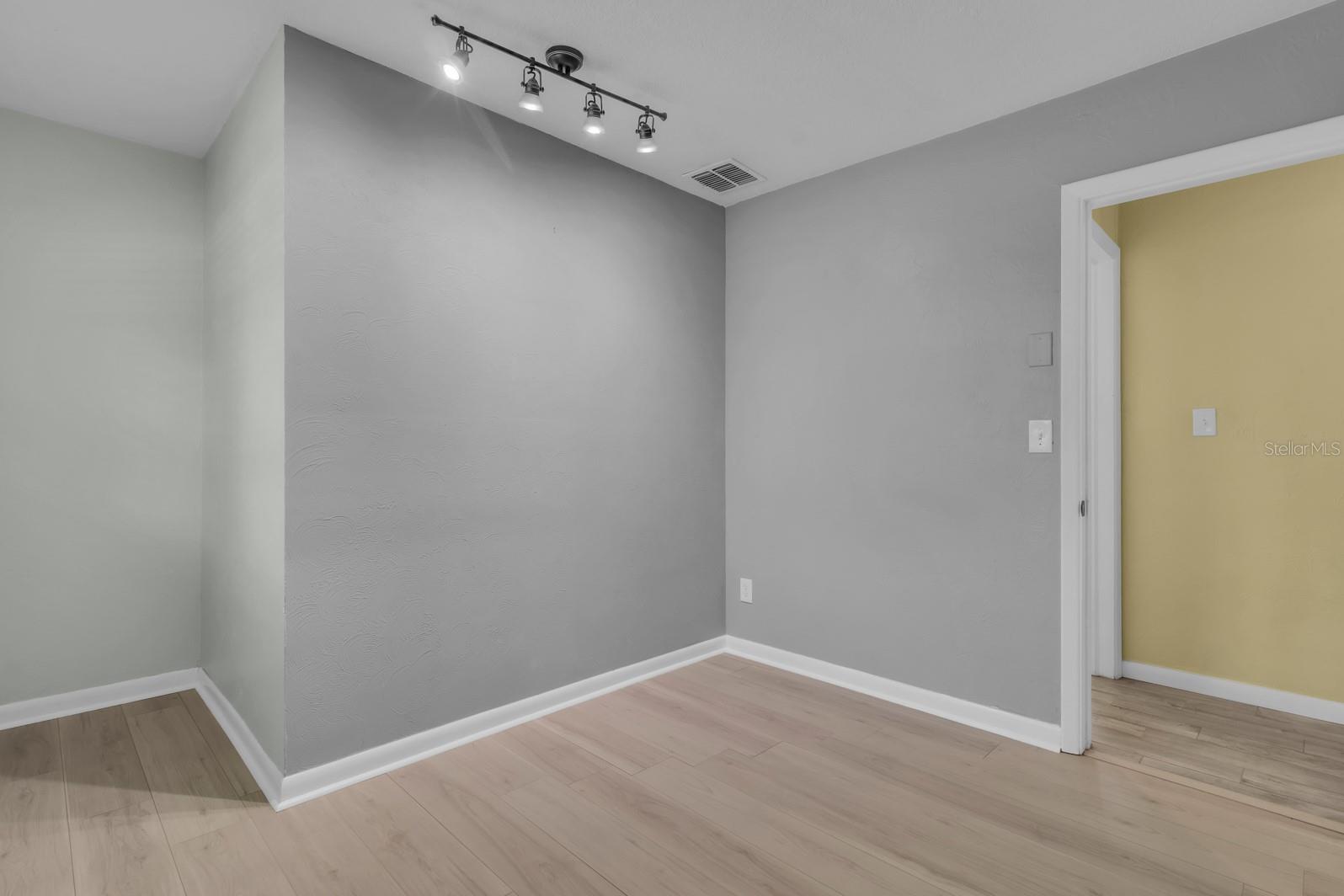 Image 17 of 29 For 515 Altaloma Avenue