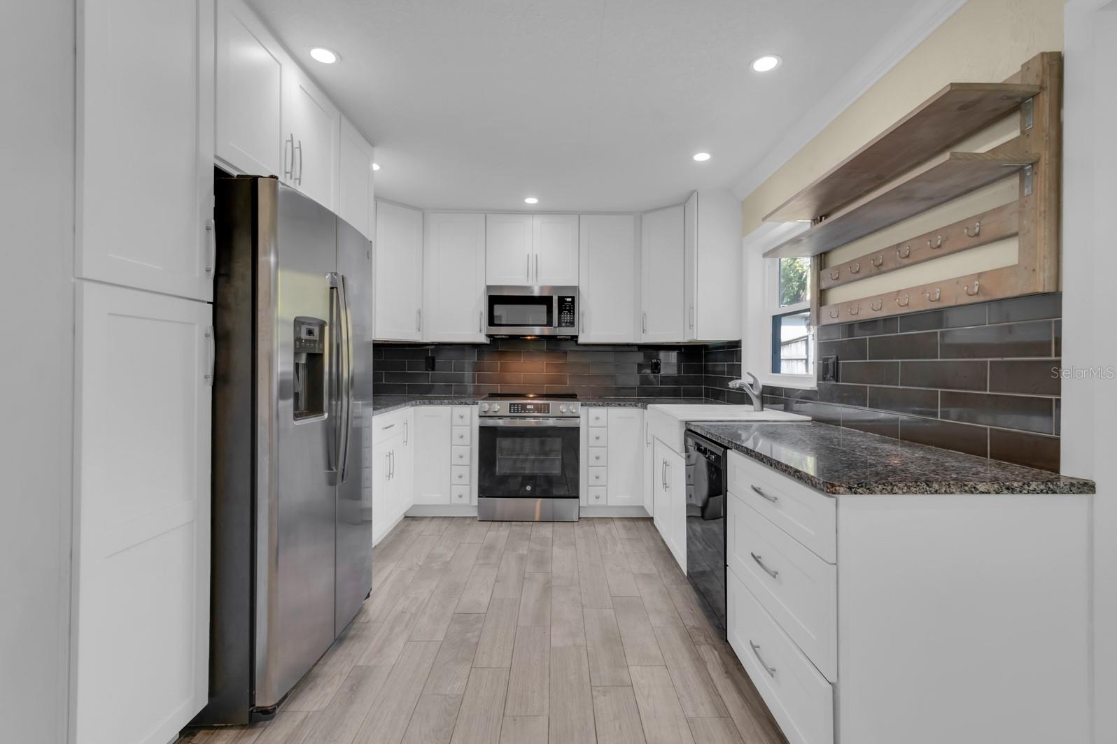 Image 6 of 29 For 515 Altaloma Avenue