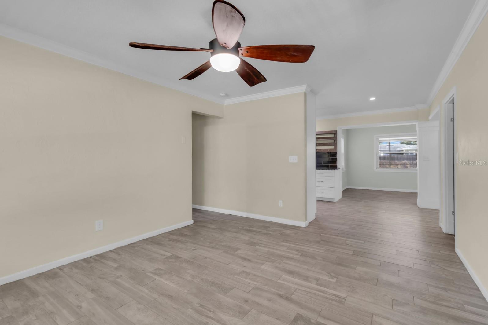 Image 9 of 29 For 515 Altaloma Avenue