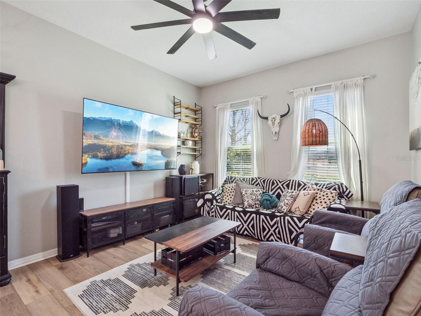 Image 14 of 59 For 2259 White Feather Loop