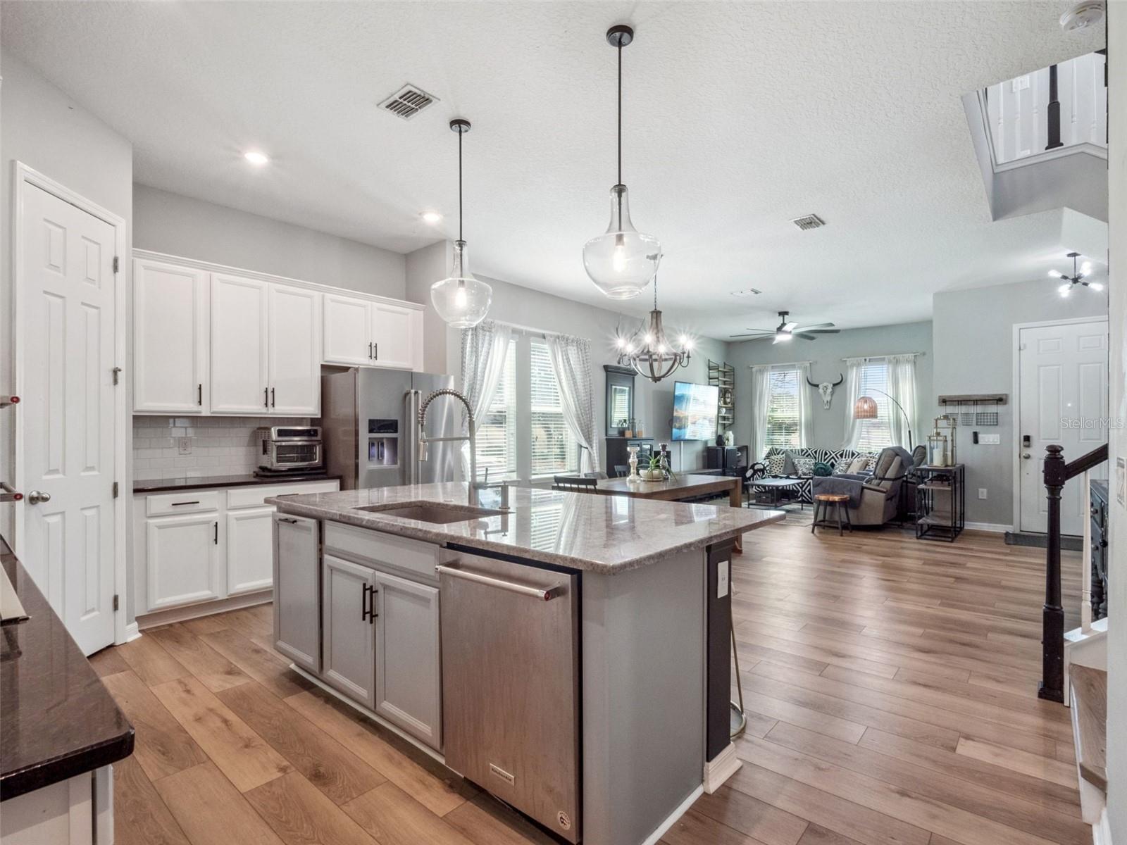 Image 17 of 59 For 2259 White Feather Loop