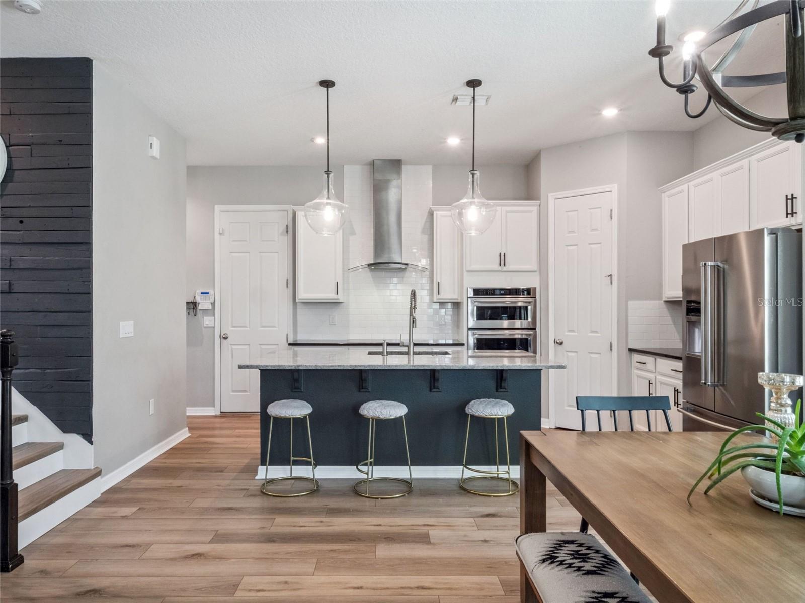 Image 18 of 59 For 2259 White Feather Loop