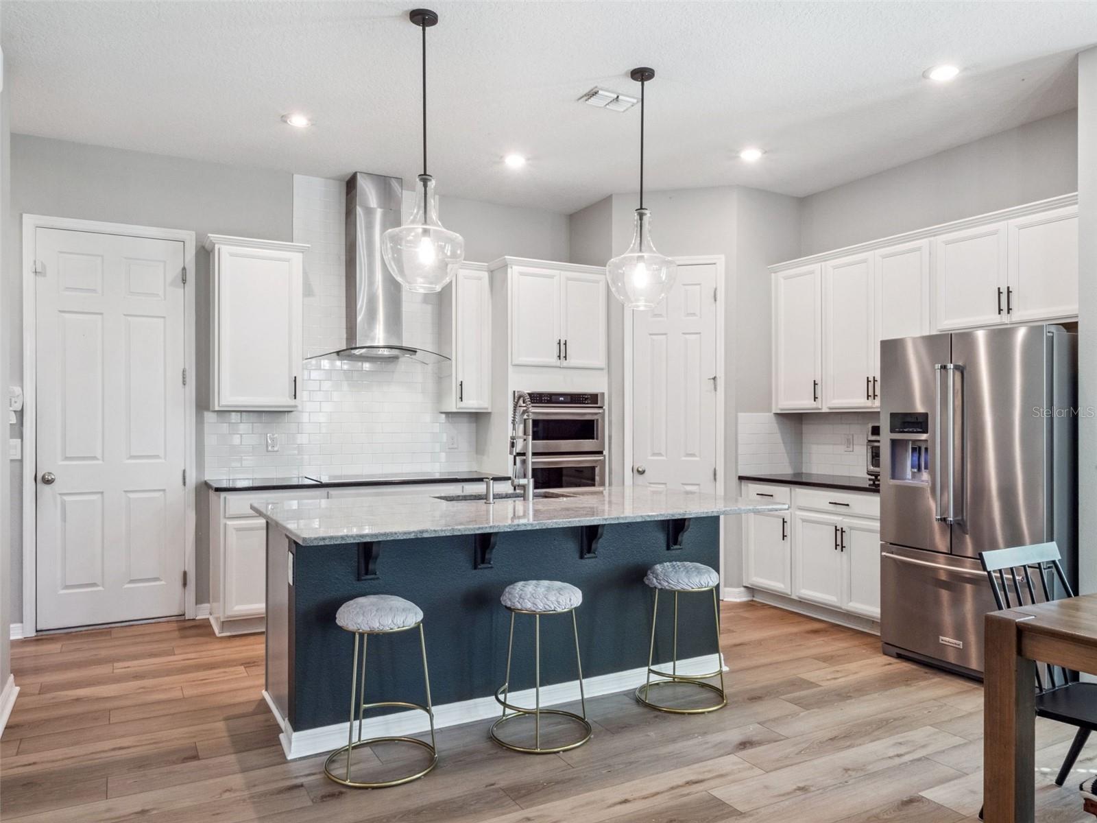 Image 19 of 59 For 2259 White Feather Loop