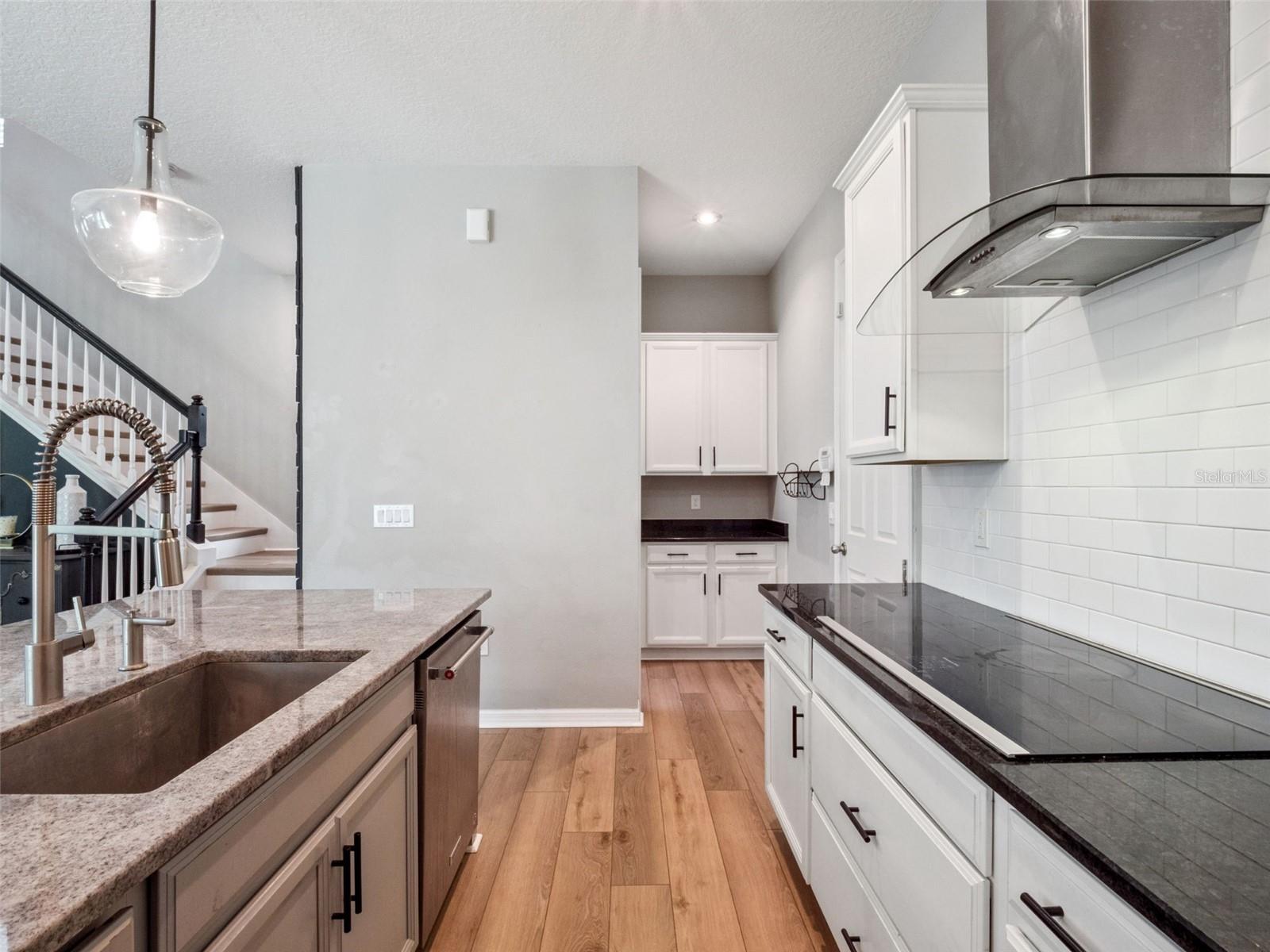 Image 21 of 59 For 2259 White Feather Loop