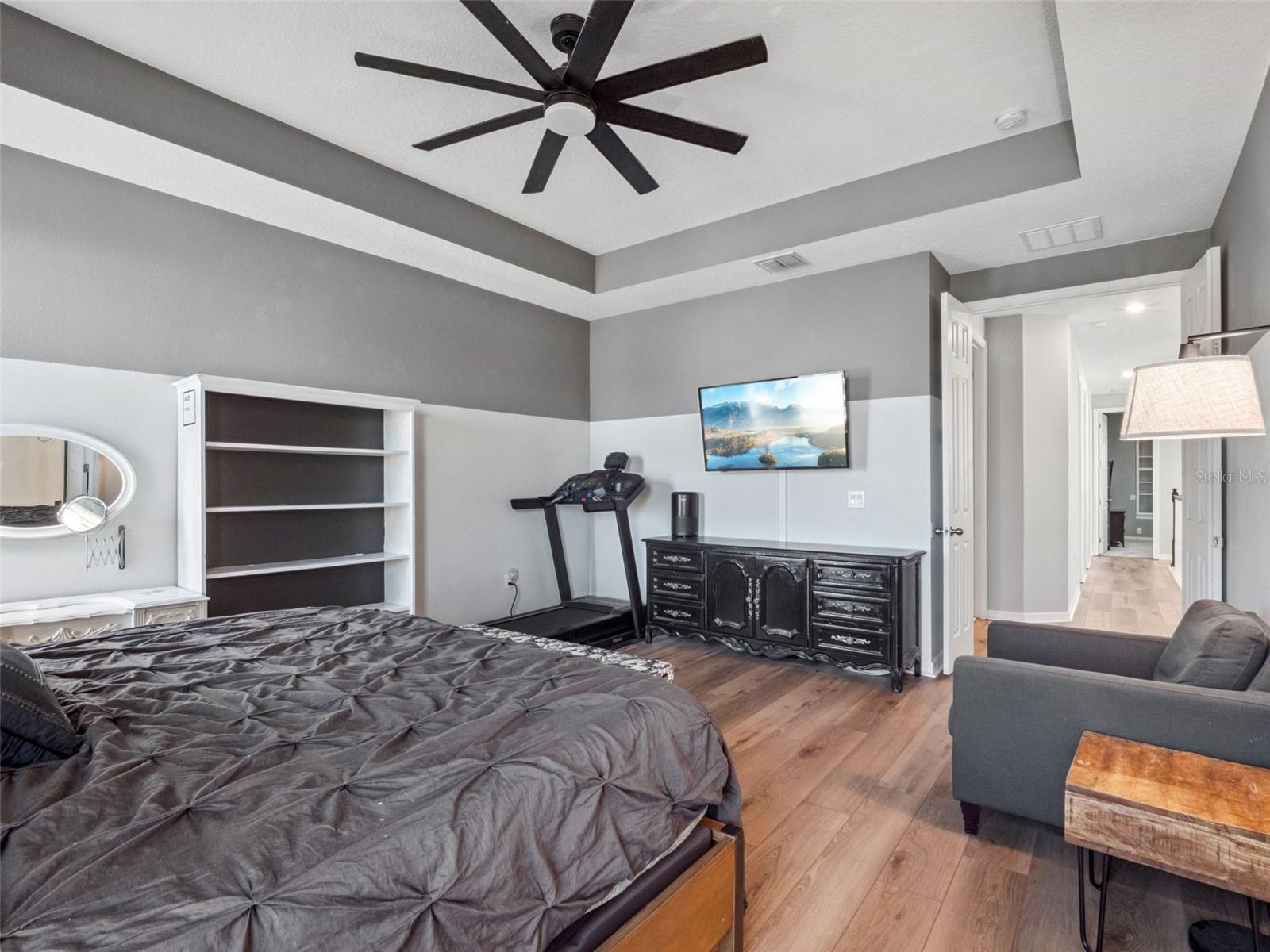 Image 26 of 59 For 2259 White Feather Loop