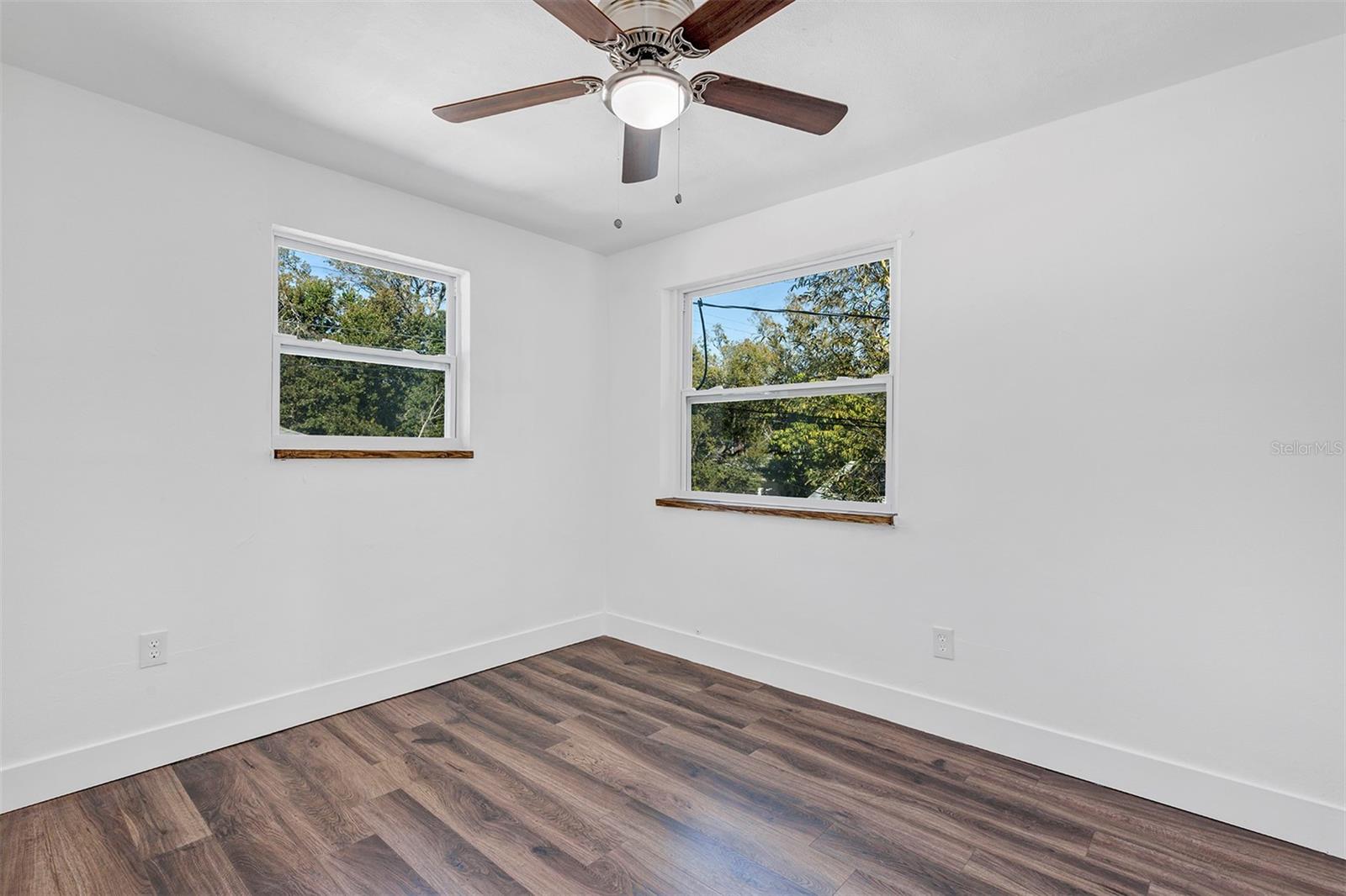 Image 11 of 19 For 2027 30th Avenue N 2