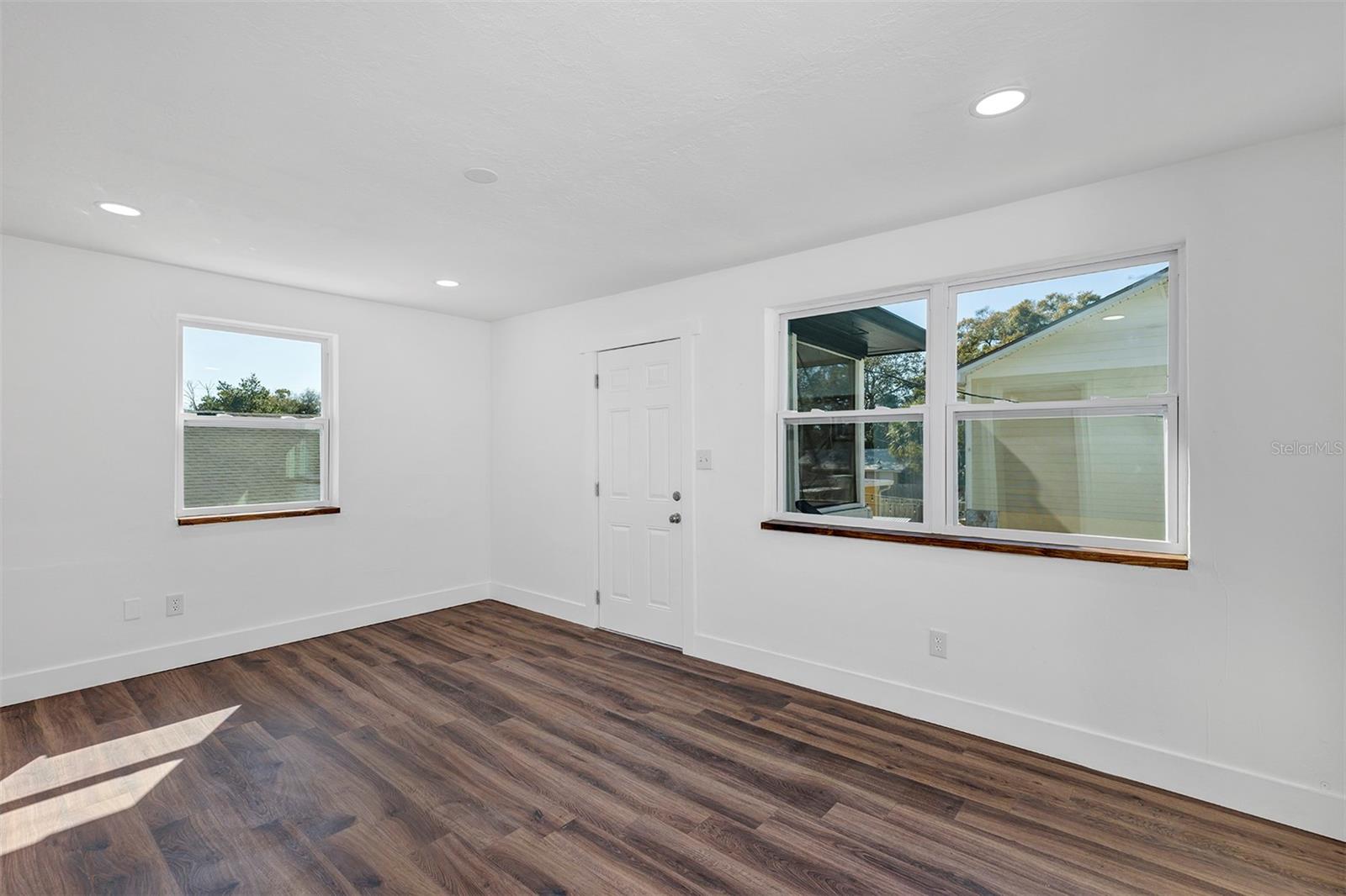 Image 4 of 19 For 2027 30th Avenue N 2