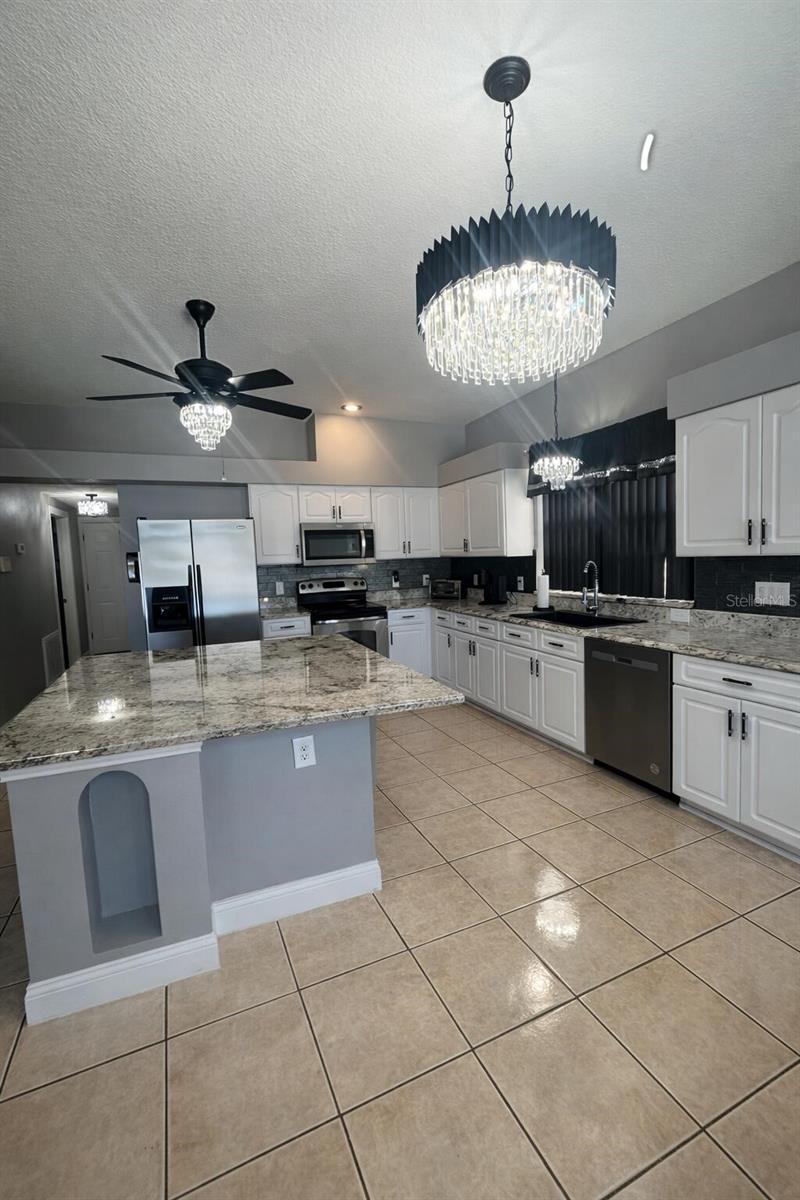 Image 6 of 41 For 7823 Shane Court