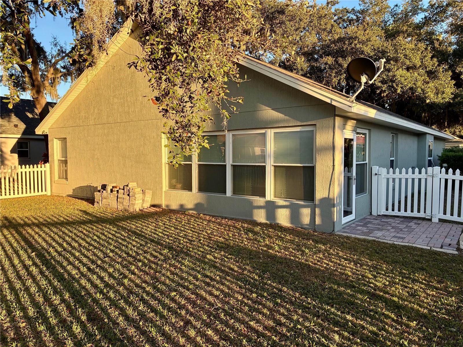 Image 14 of 29 For 951 Vindale Road