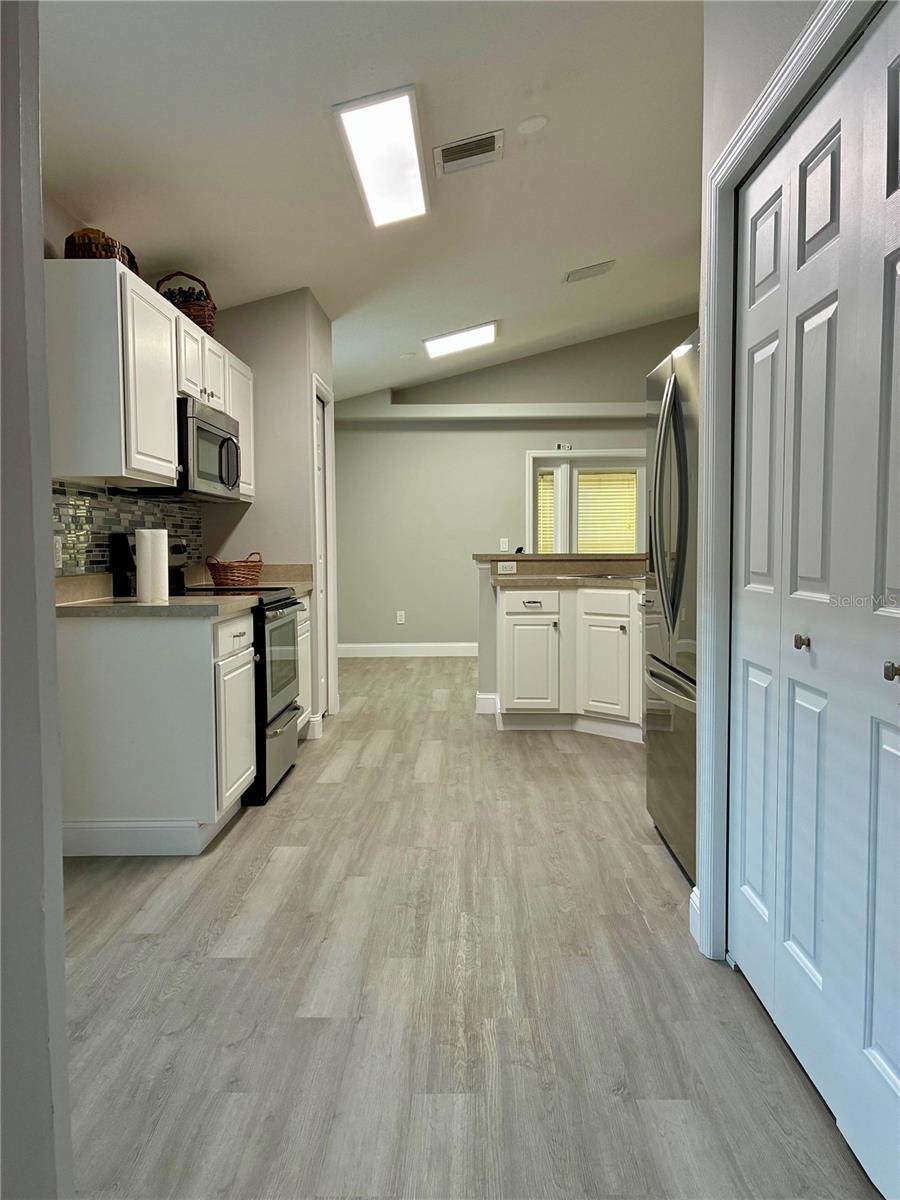 Image 2 of 29 For 951 Vindale Road