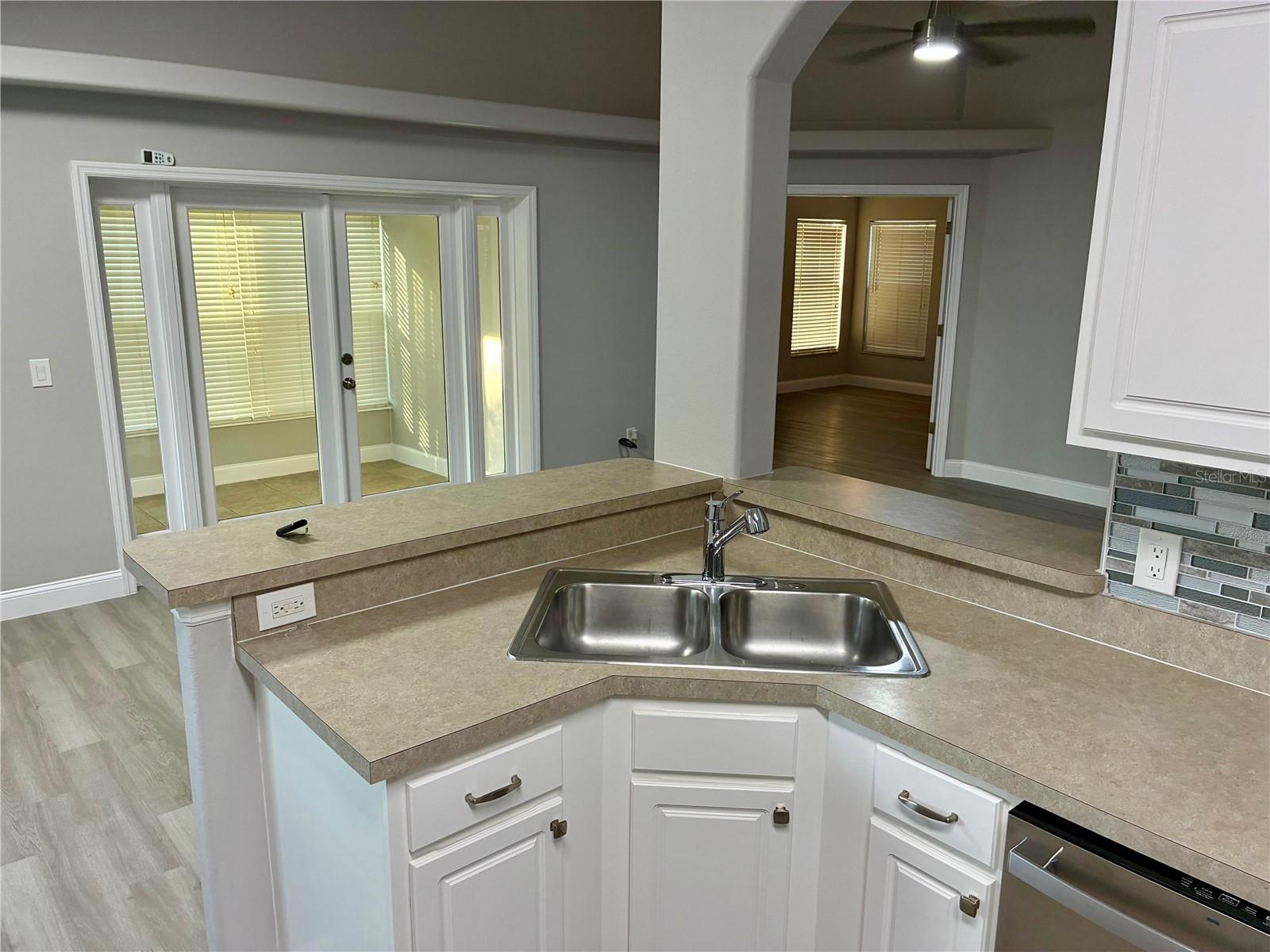 Image 4 of 29 For 951 Vindale Road